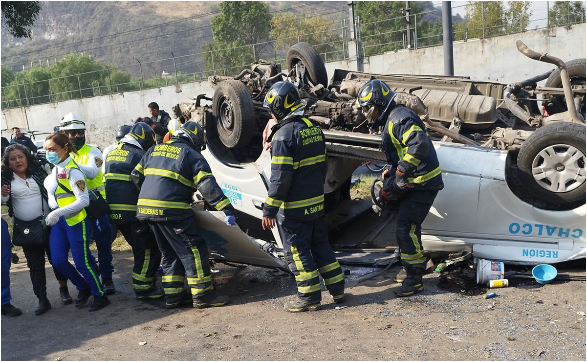 Volcadura de combi en Iztapalapa deja dos muertos y quince lesionados