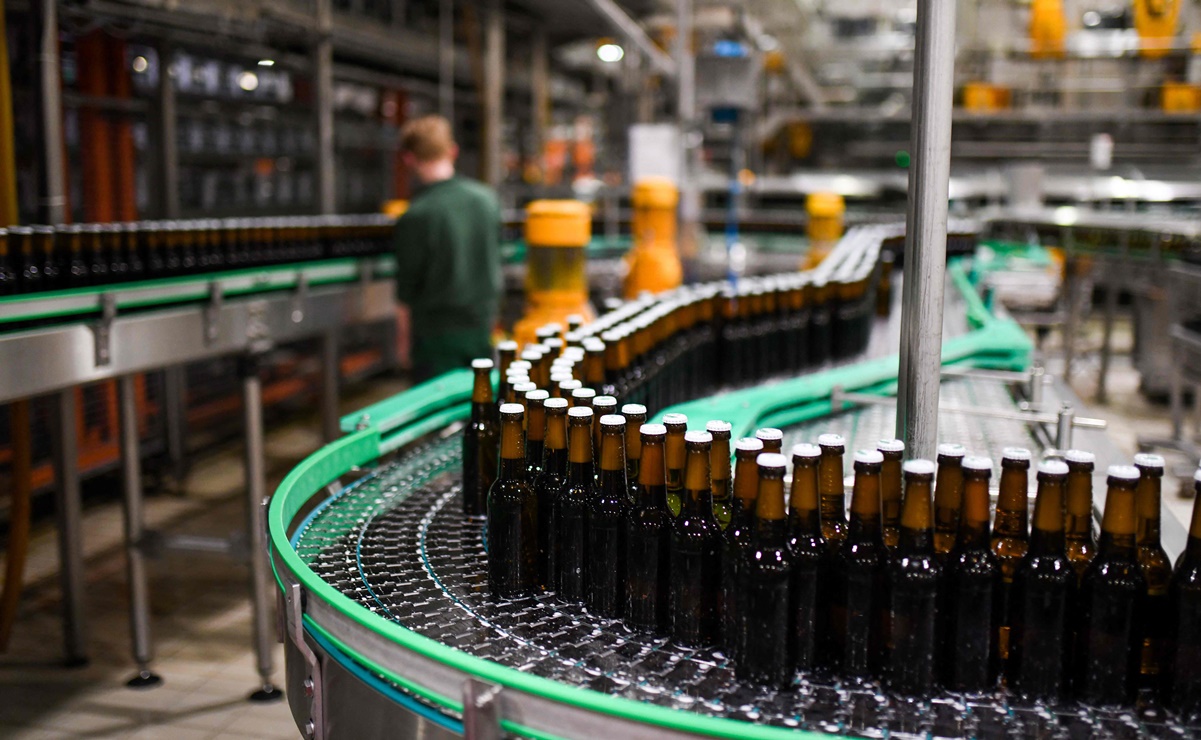 ¡Con la cerveza no! Temen paro de producción en Alemania por amenaza de corte de suministro de gas ruso