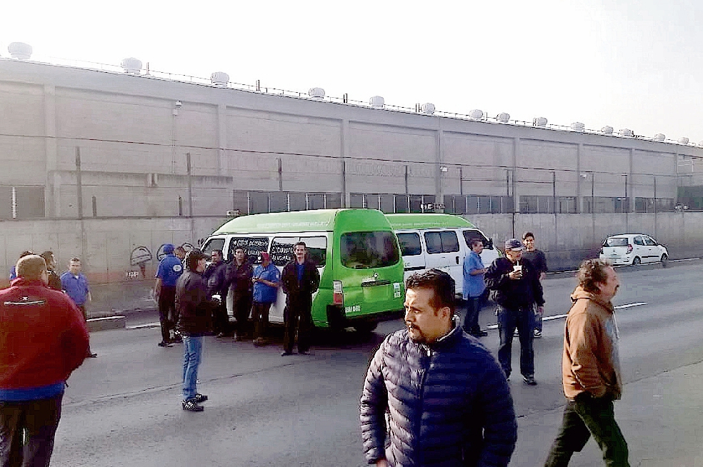 Choferes de Ecatepec protestan por atracos