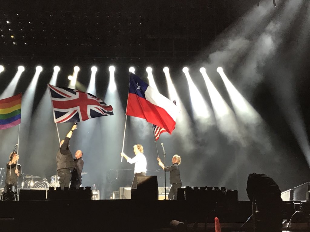  Paul McCartney confunde bandera de Texas con la de Chile