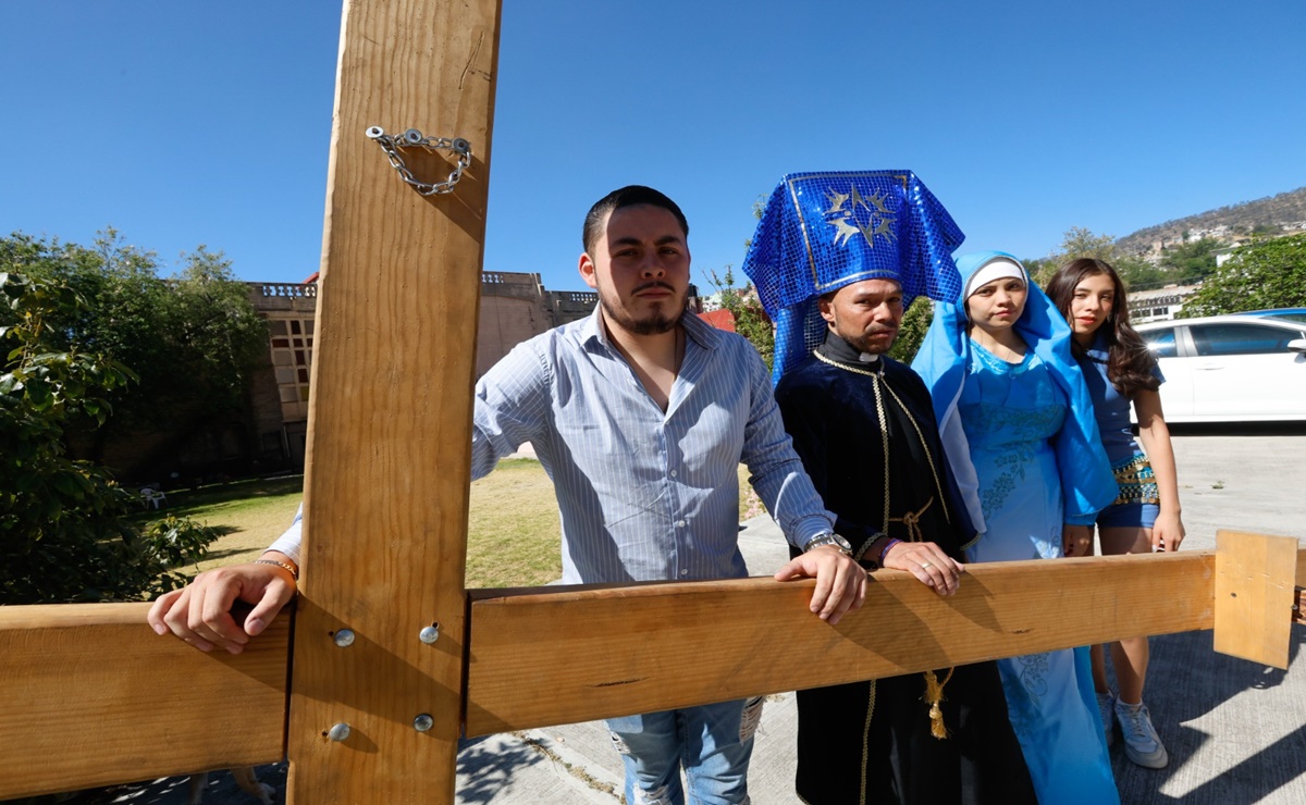 El Grupo Parroquial de Semana Santa en Toluca, está preparado para la representación del Viacrucis