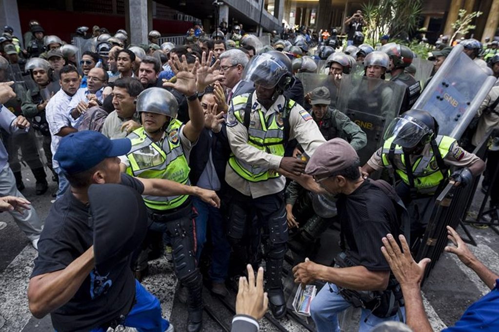 Rechaza Unasur violencia durante marcha en Caracas