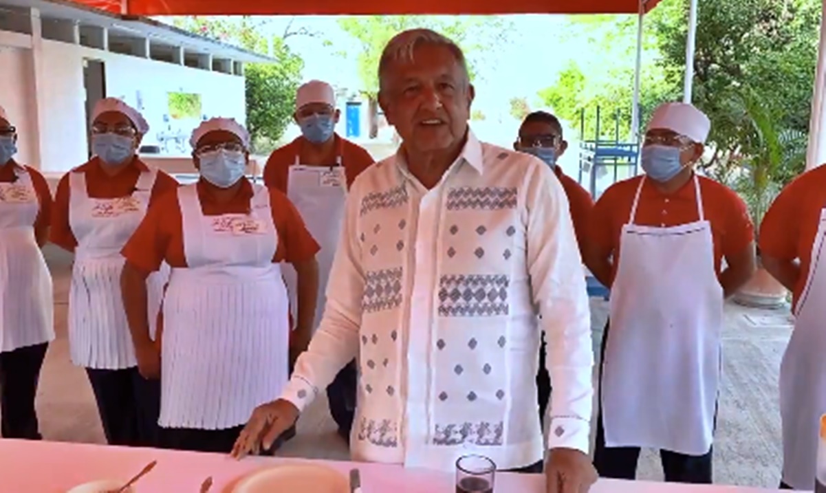 Presume AMLO que comió cecina en Morelos y no le quisieron cobrar