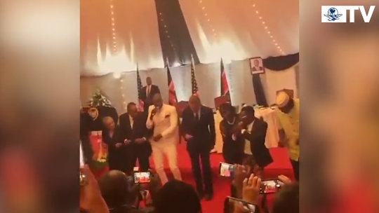 Obama muestra sus pasos de baile en Kenia