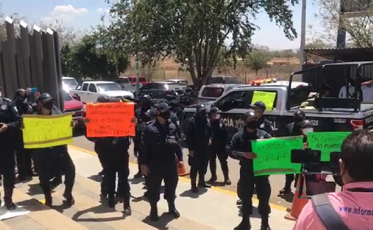Con protesta, policías estatales exigen aumento salarial del 100% en Oaxaca