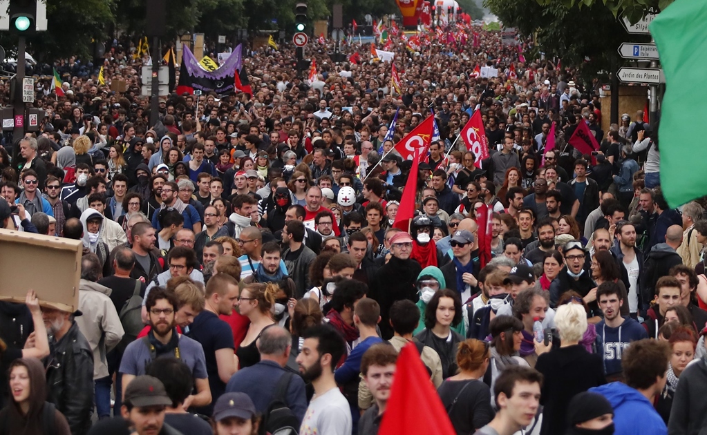 Autoridades y sindicatos difieren en número de manifestantes en París 