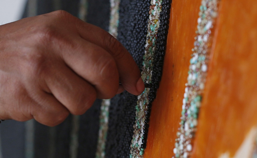 Huicholes buscan récord con el mosaico más grande del mundo