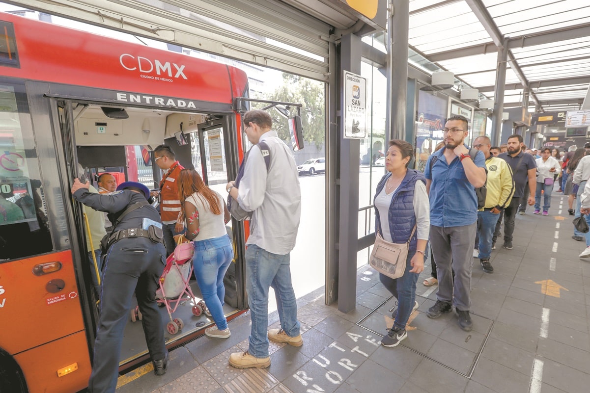 Cerrarán estaciones de Línea 3 del Metrobús por cambio de equipos de peaje