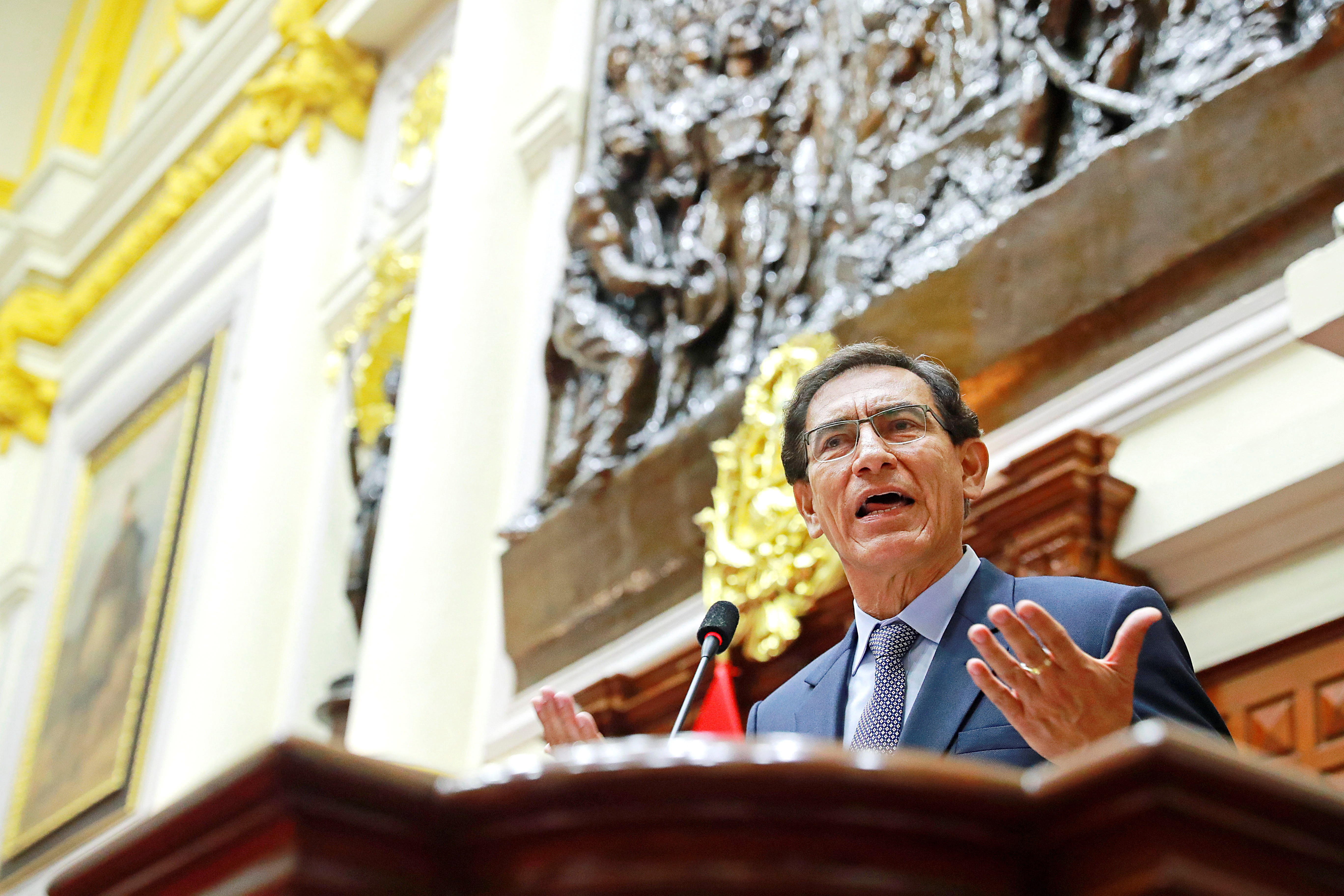 Congreso de Perú destituye al presidente Martín Vizcarra por "incapacidad moral"