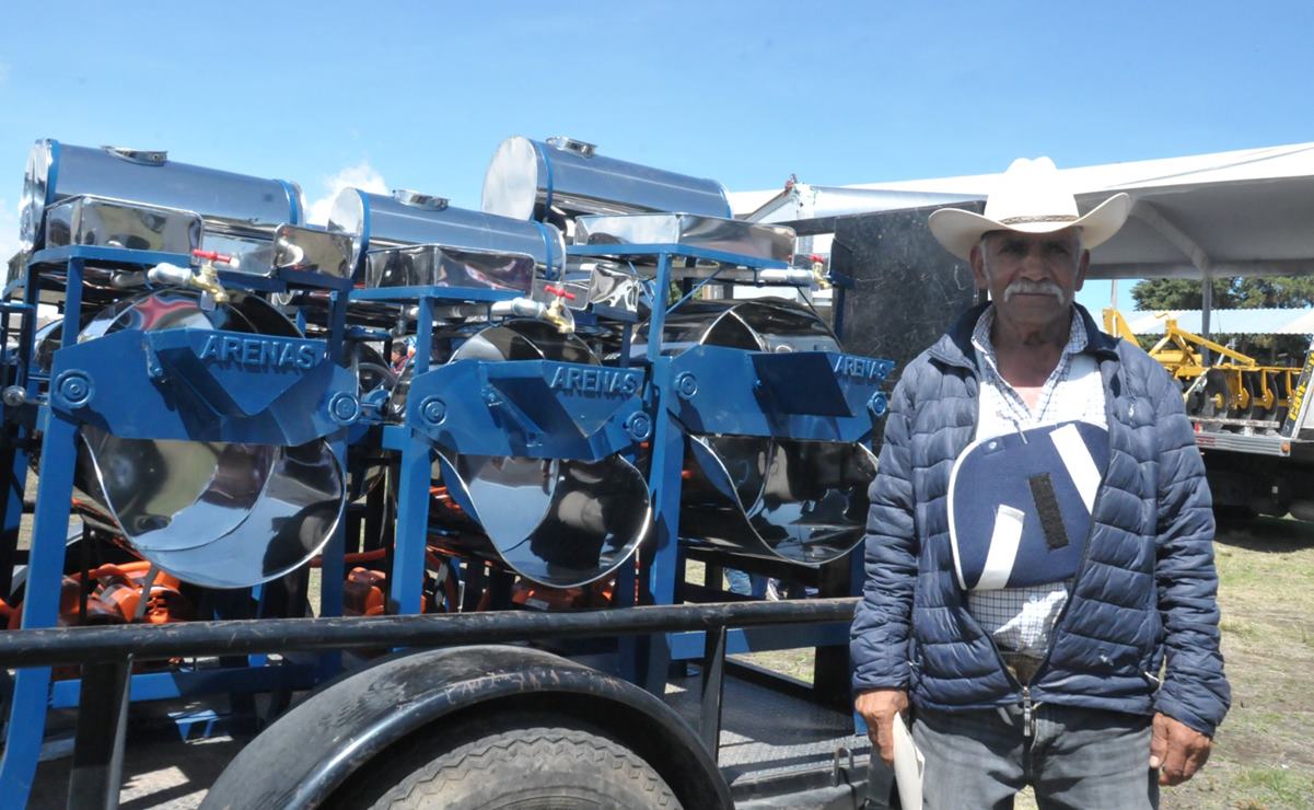 Gobierno de Edomex entrega apoyos sociales a productores del campo 