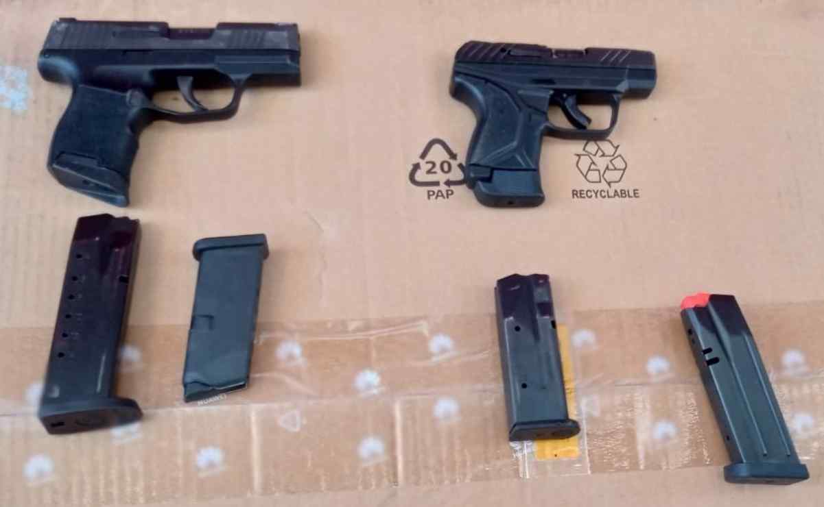 Sonora: detienen en la garita de Nogales a cinco personas que pretendían ingresar 7 armas de fuego a México