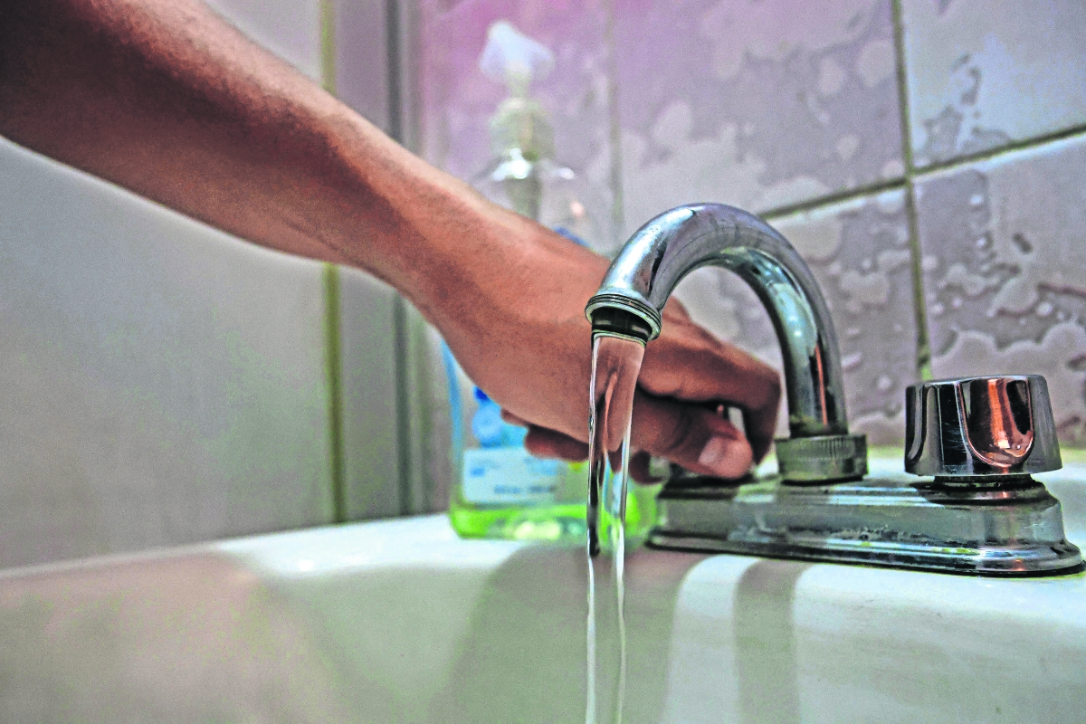 Se restablece el suministro de agua en 14 municipios del Edomex