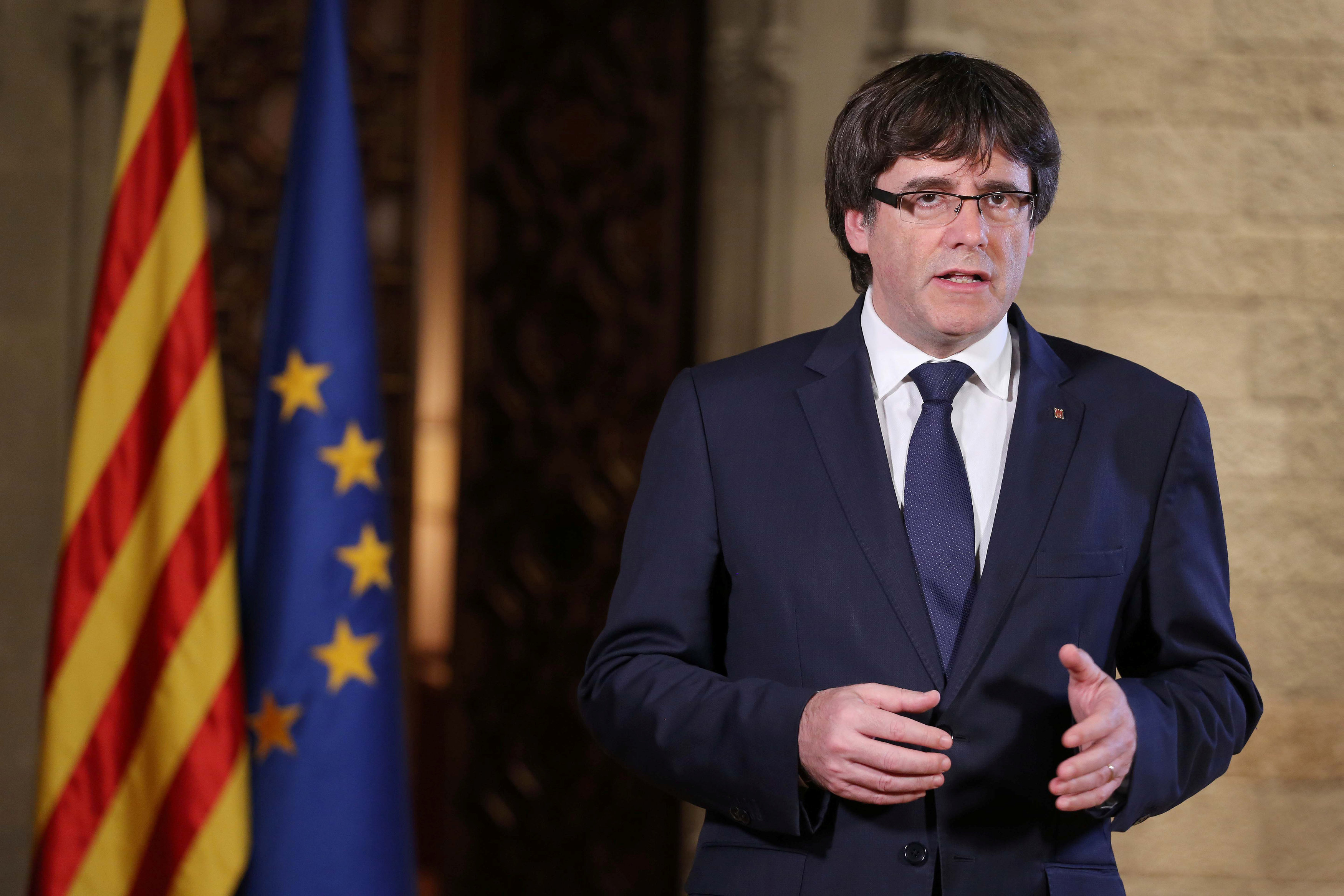 Puigdemont convoca al Parlamento catalán para responder a España