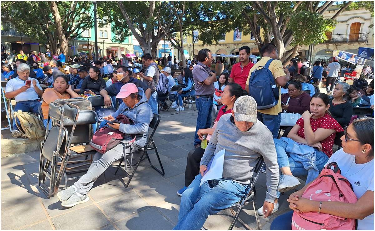 Maestros de la SNTE reciben con "sillazos" preparativos del primer informe del gobernador de Oaxaca