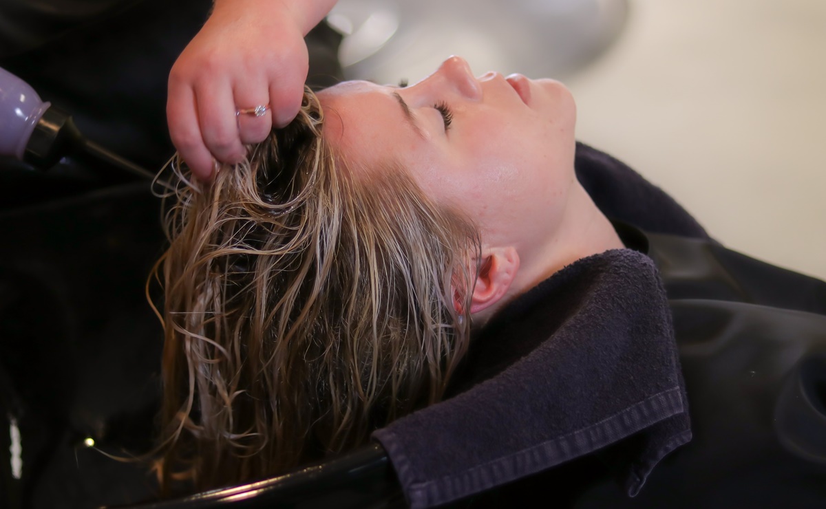 Retiran shampoo y productos para cabello por riesgo de cáncer