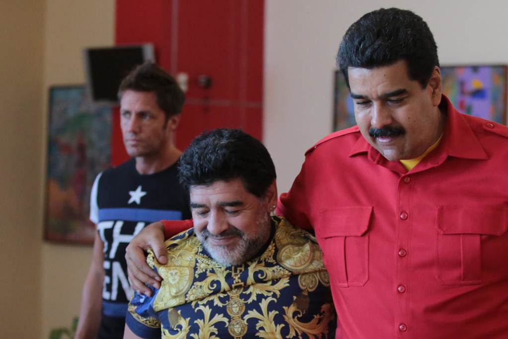Maduro sugiere a Maradona como nuevo presidente de FIFA