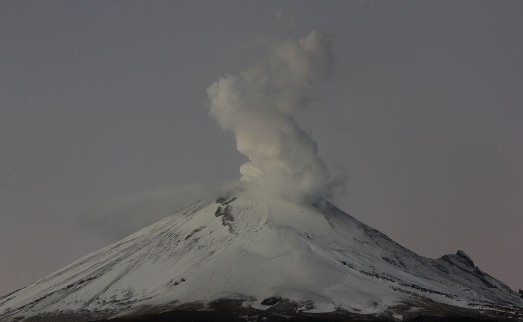 Reportan caída de ceniza del Popocatépetl en zonas de Xochimilco 