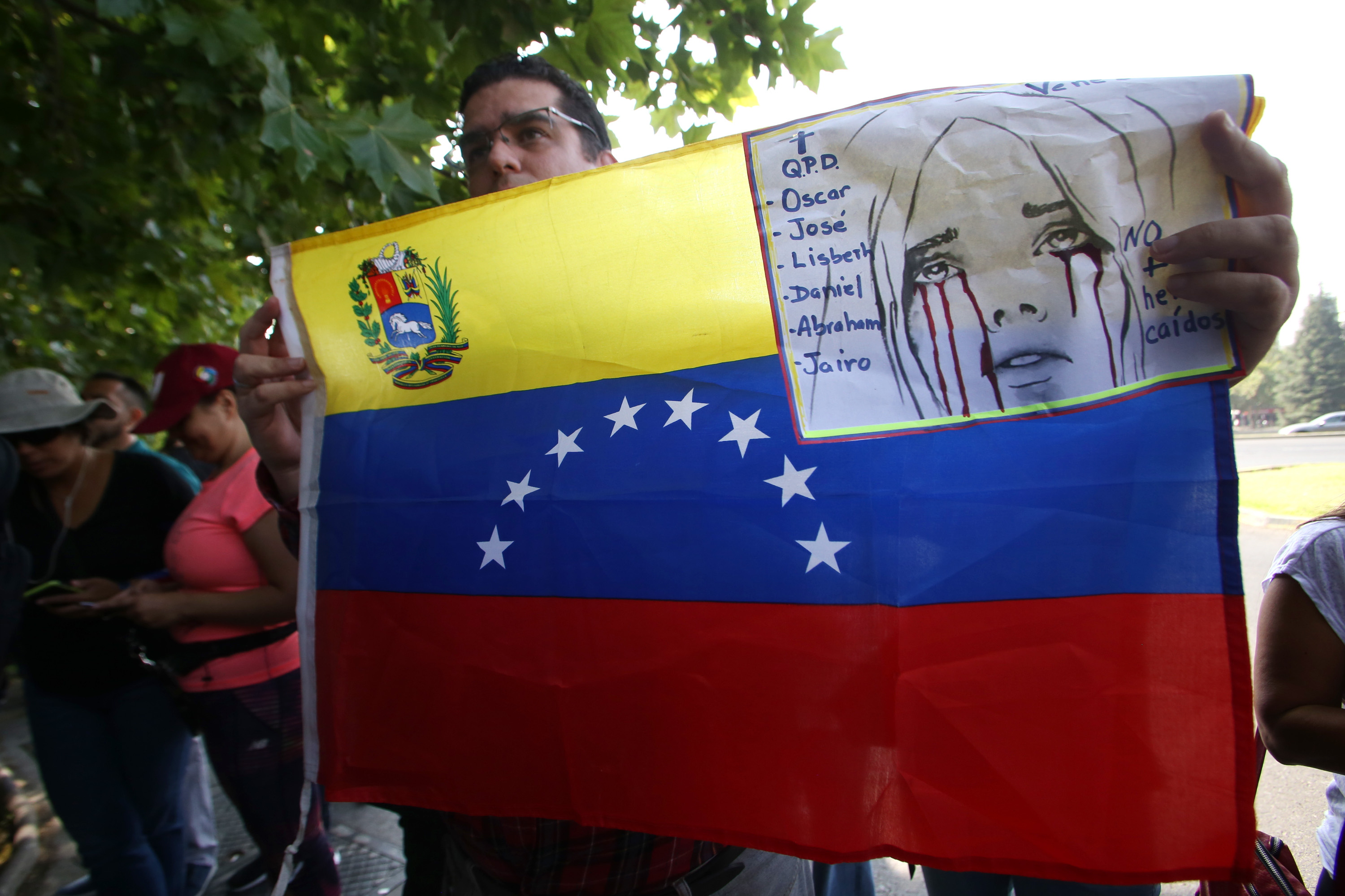 Asamblea venezolana convoca a elección presidencial antes de mayo