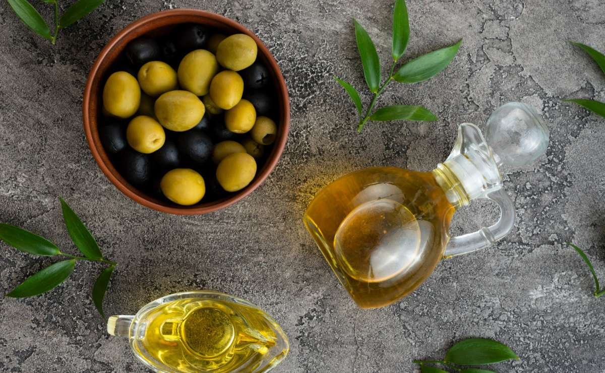 Cuáles son los beneficios de aplicar aceite de oliva en la cara