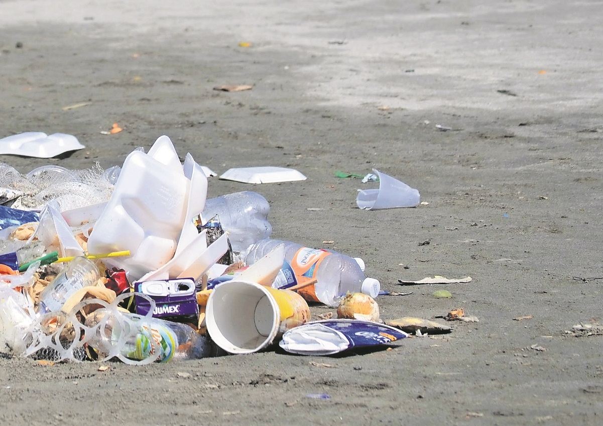 Sujeto pone bolsa de basura afuera de la casa de su vecino y éste lo mata en Querétaro 