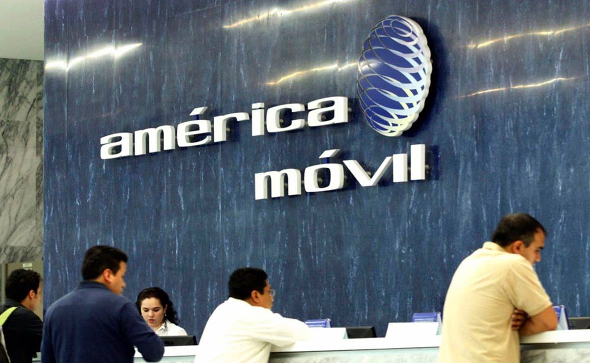 Ganancias de América Móvil, de Carlos Slim, caen 78% en el primer semestre de 2024