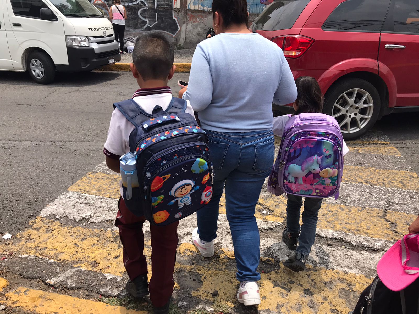 Regreso a clases: “No me dieron libros”, alumnos salen de la escuela con mochilas vacías en el Edomex