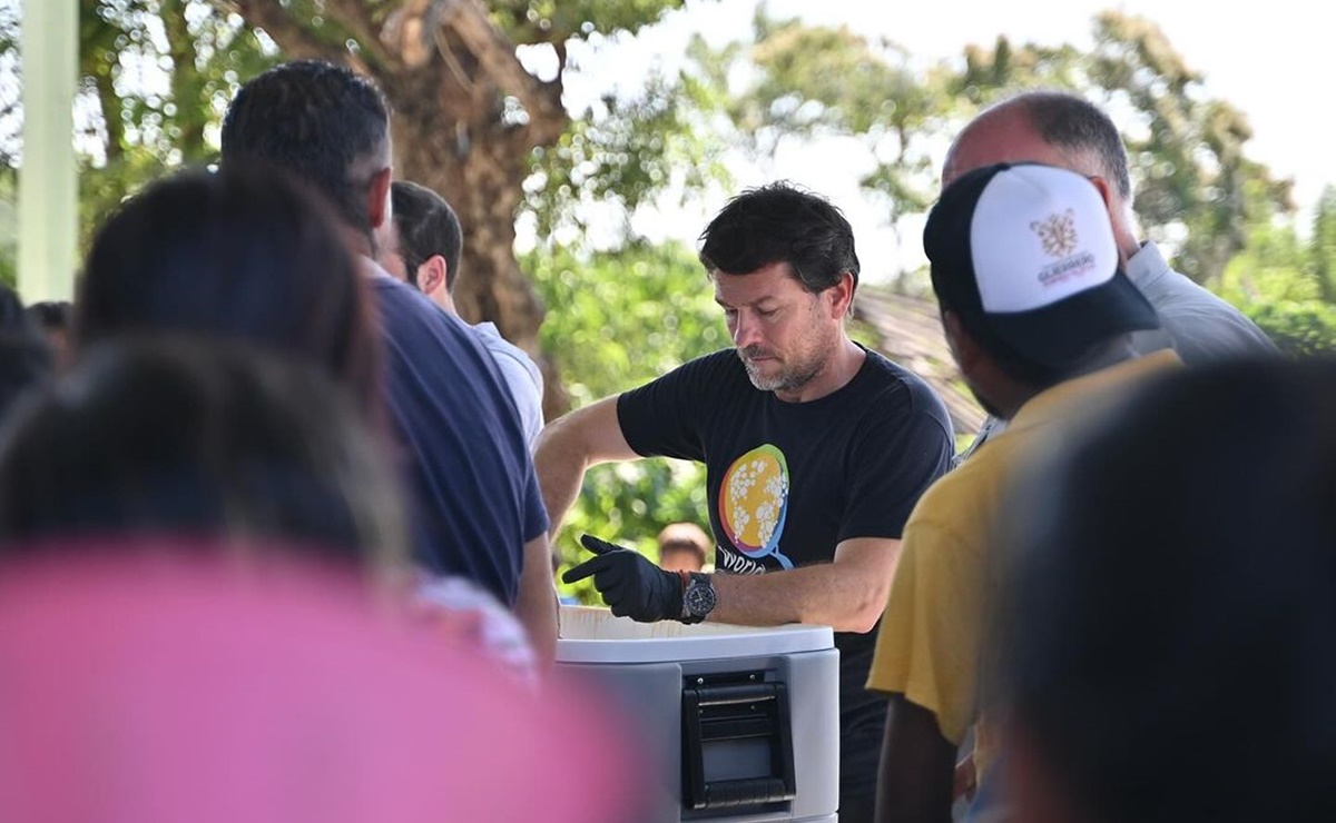 El chef Eduardo Palazuelos es reconocido por su voluntariado durante el Huracán Otis