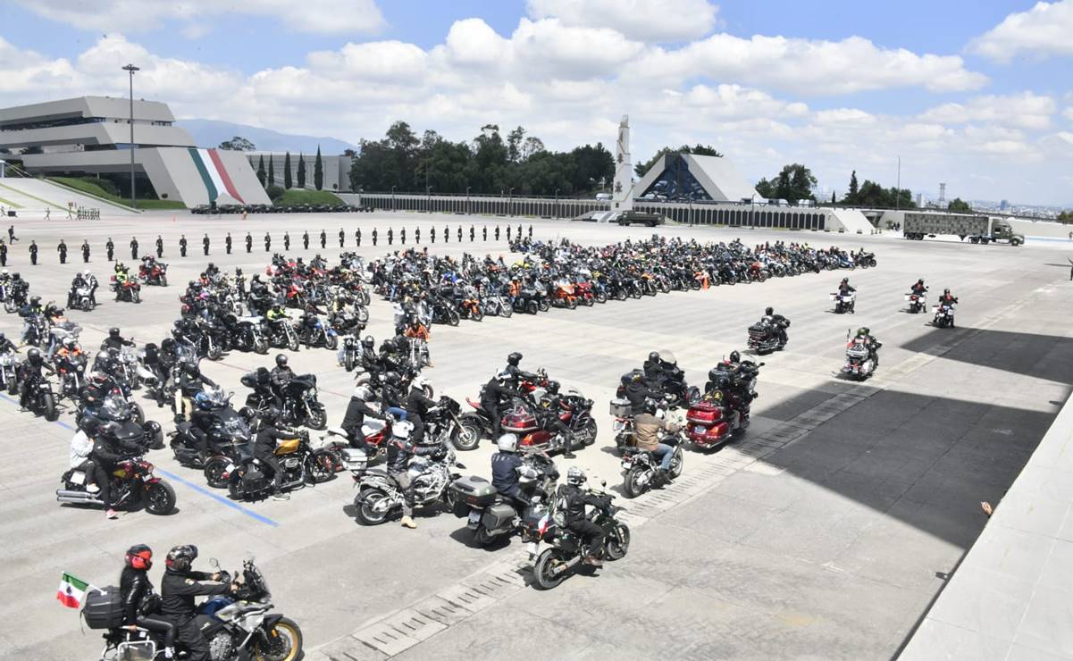 Conmemoran el bicentenario del Heroico Colegio Militar con rodada motociclista