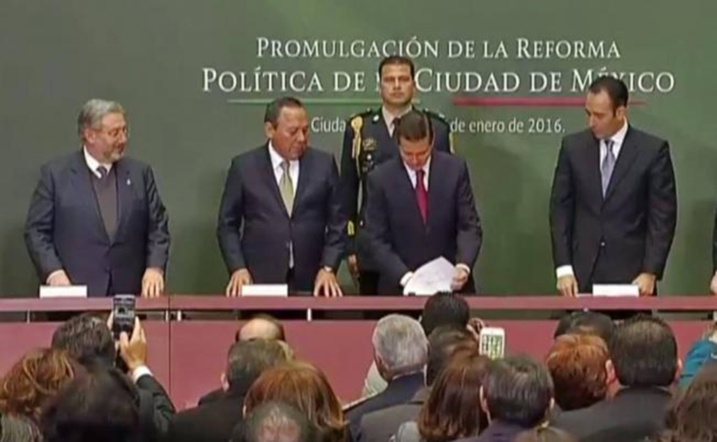 EPN signs reform of Mexico City