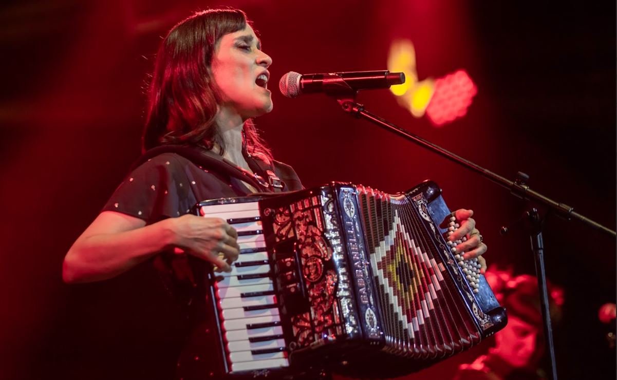 Julieta Venegas llena de romance al Metropólitan con recital de amor y desamor 