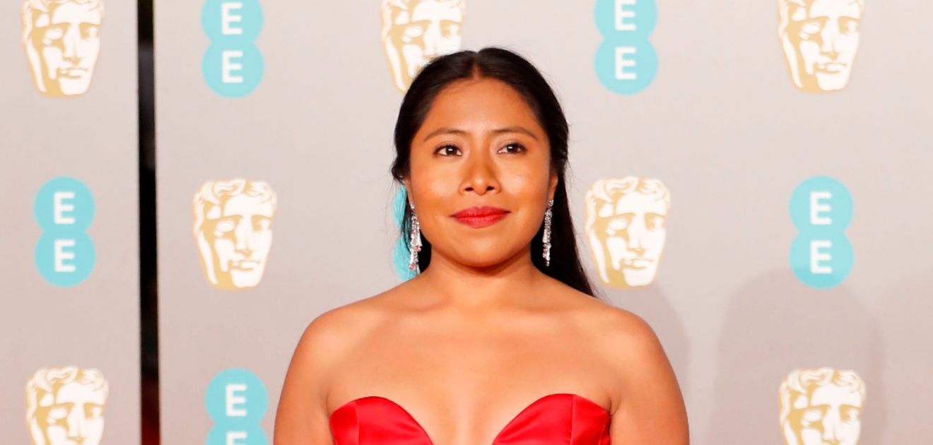 Yalitza sorprende en la alfombra roja de los BAFTA con profundo escote