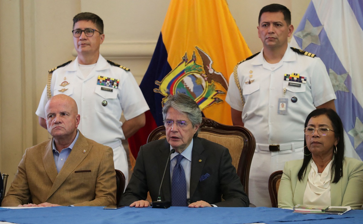 Guillermo Lasso ordena a militares y policías coordinarse para afrontar masacres en cárceles