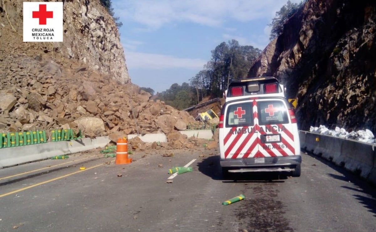 Por derrumbe cierran temporalmente la autopista Toluca- Naucalpan