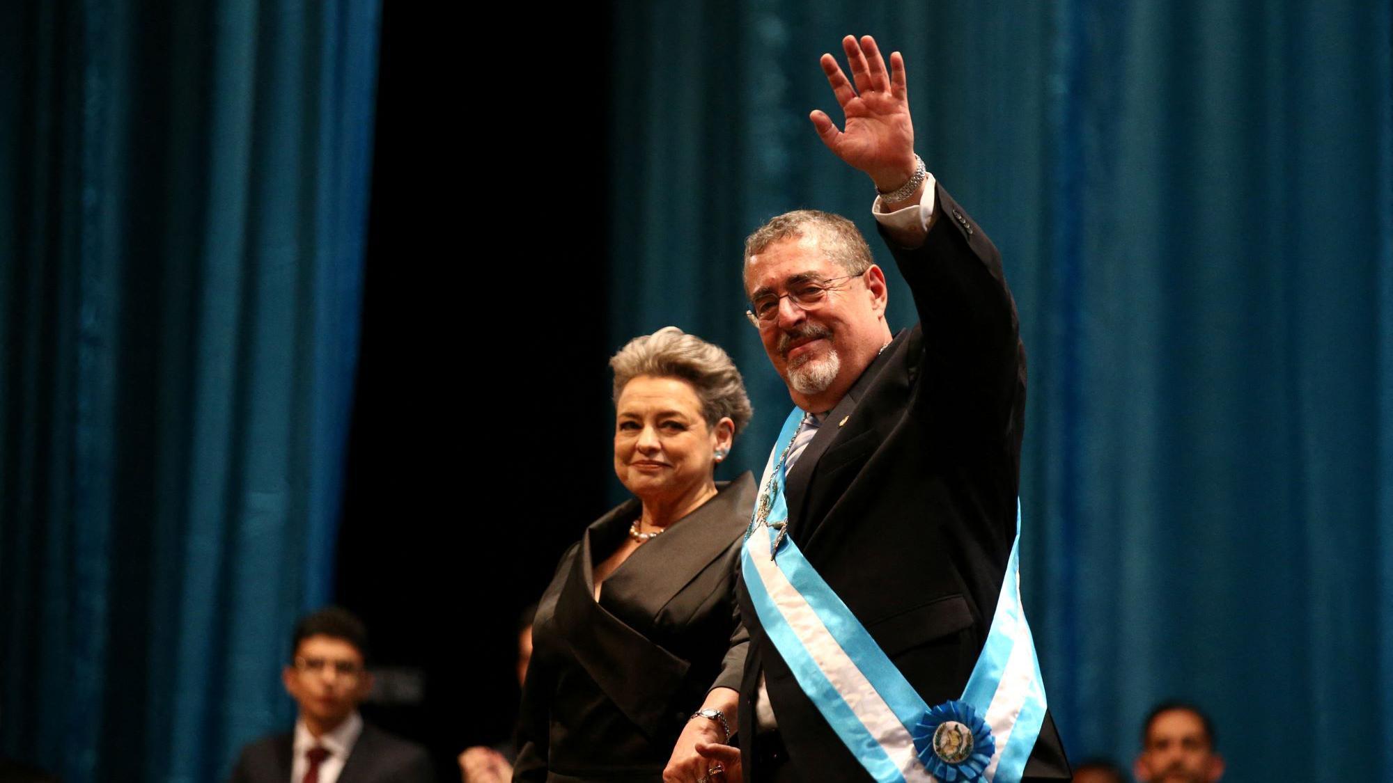 Bernardo Arévalo jura como presidente de Guatemala