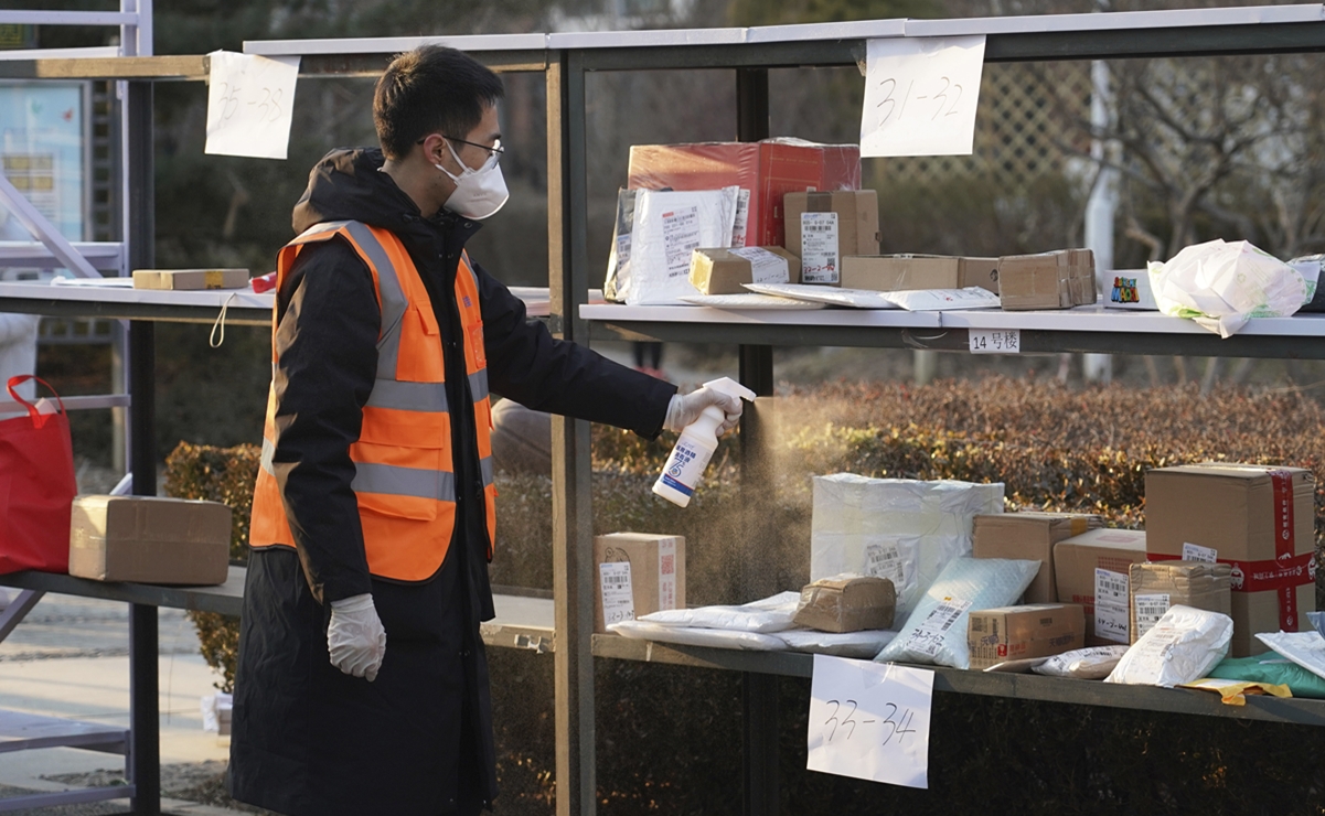 Por riesgo de Covid-19, China ordena desinfectar paquetes provenientes del extranjero