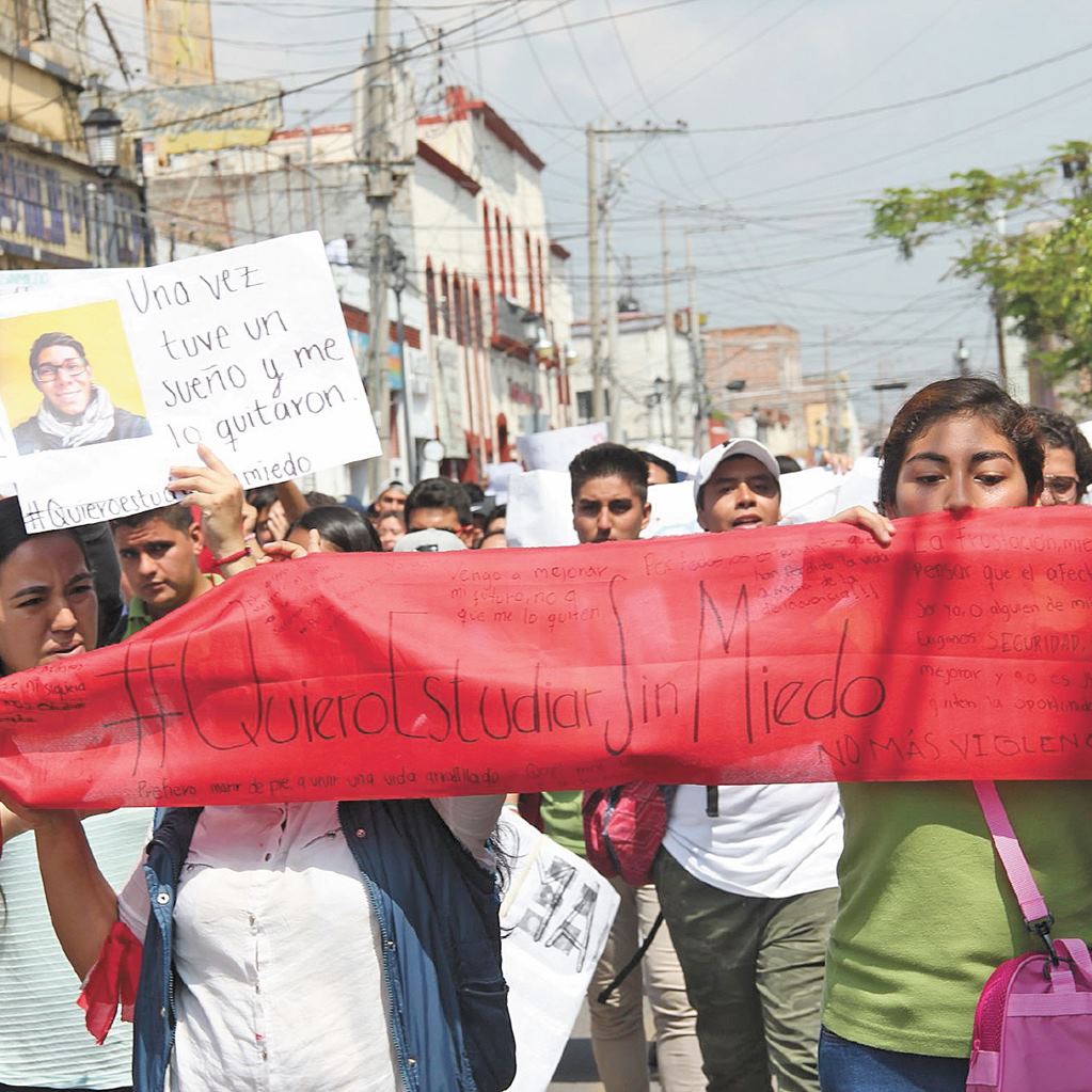 Marchan por estudiante asesinado en Celaya