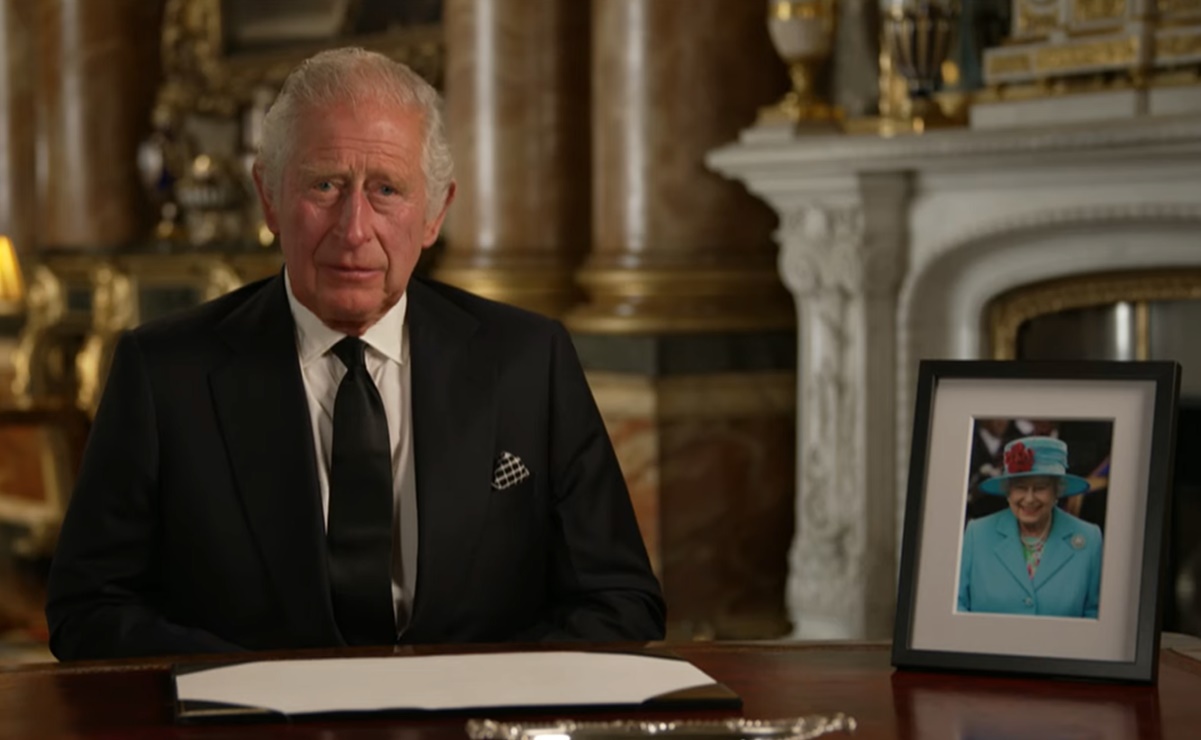 Rey Carlos III promete en su primer discurso seguir los pasos de la reina Isabel II