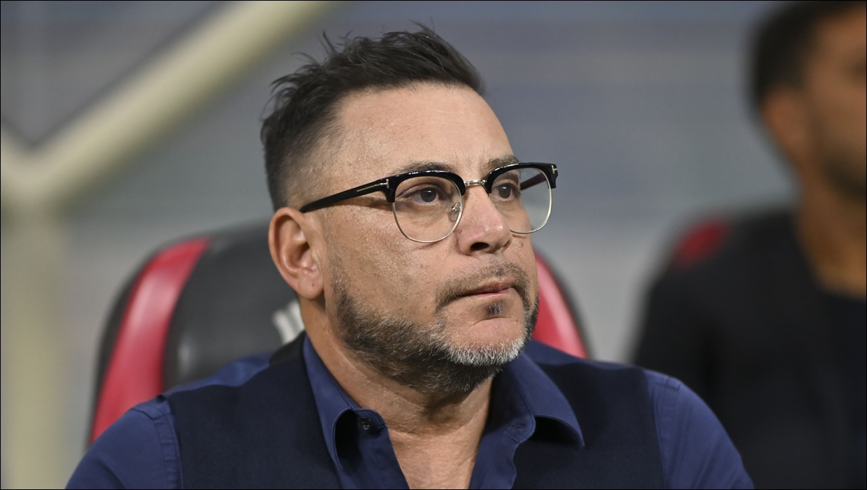 Antonio Mohamed le manda polémico mensaje a Santiago Baños y al América