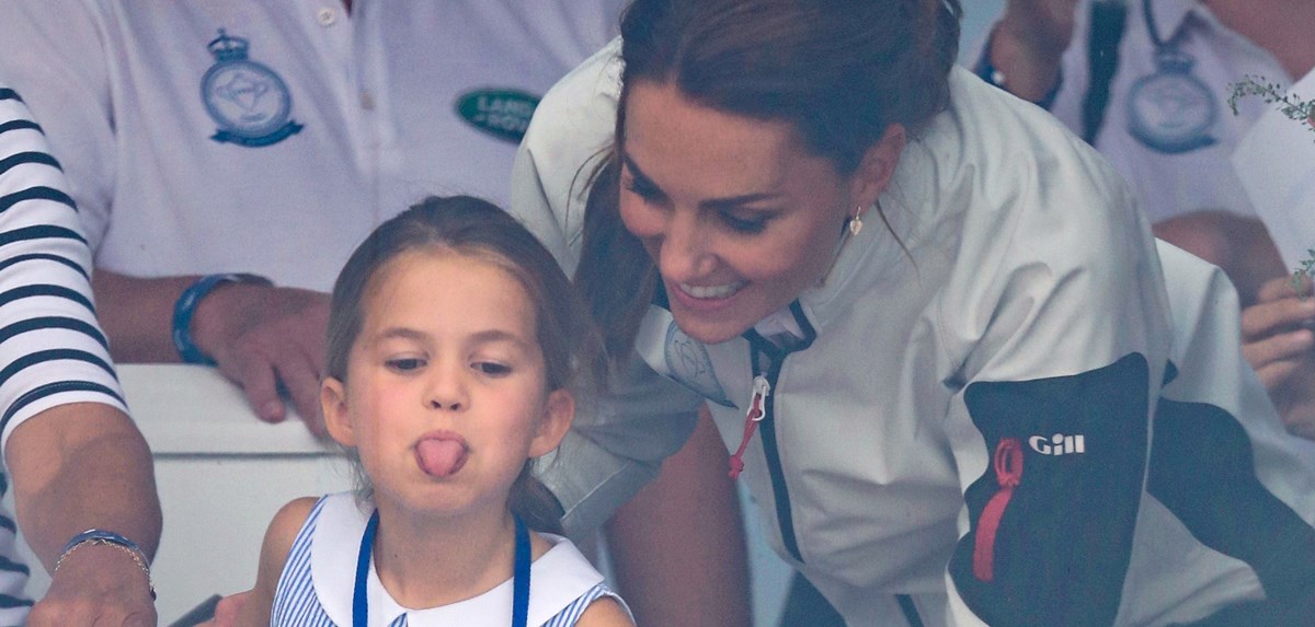 VIDEO: La princesa Charlotte y la travesura pública que puso en aprietos a Kate Middleton