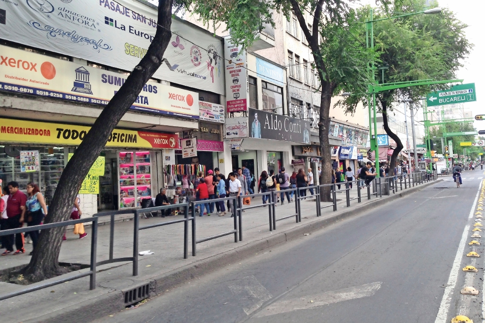 Continúa venta de celulares robados en Eje Central 