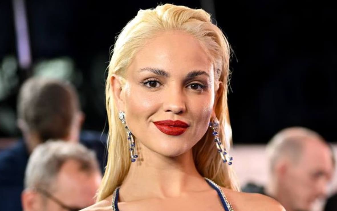 Eiza González vuelve a ser una sexy rubia, sus fans adivinan el motivo