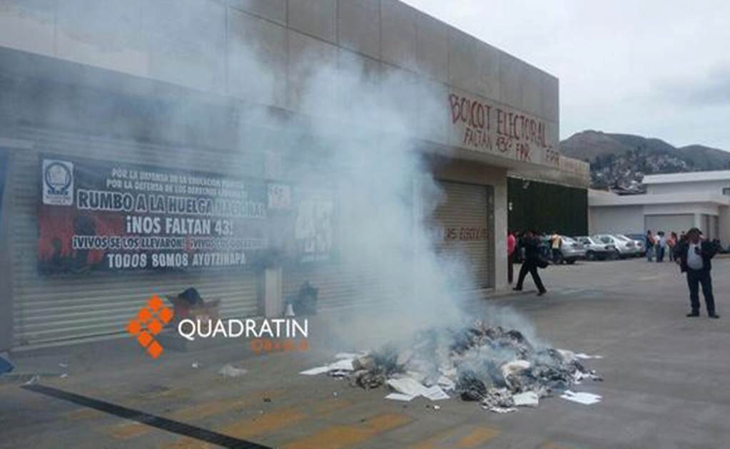 Incendian maestros paquetería electoral en Juchitán