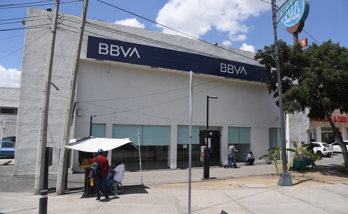 ¿Adiós a las sucursales bancarias en México? En 2030 operaciones físicas llegarán a mínimos, prevé BBVA