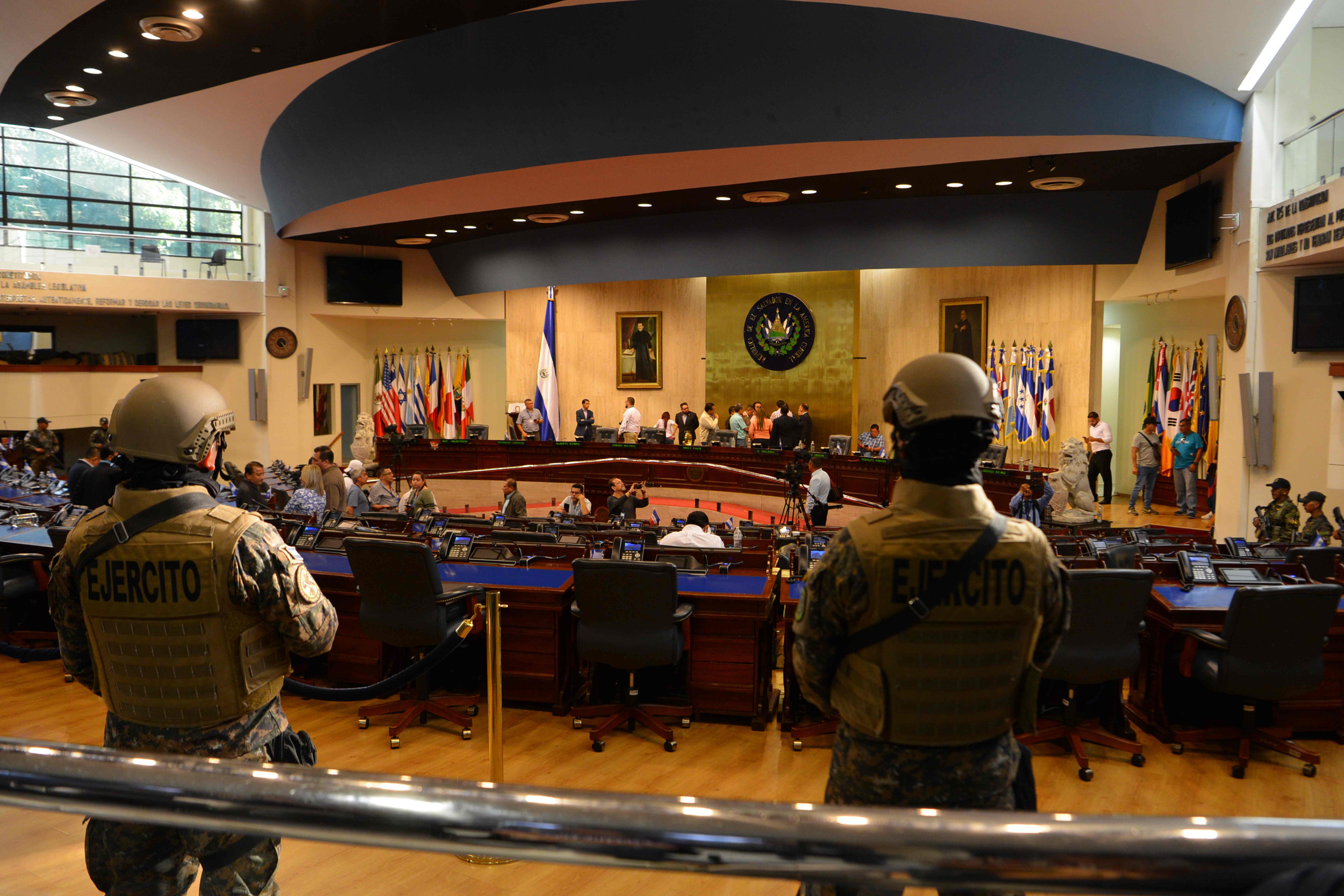 Congreso de El Salvador suspende sesión tras tensión con el gobierno de Nayib Bukele