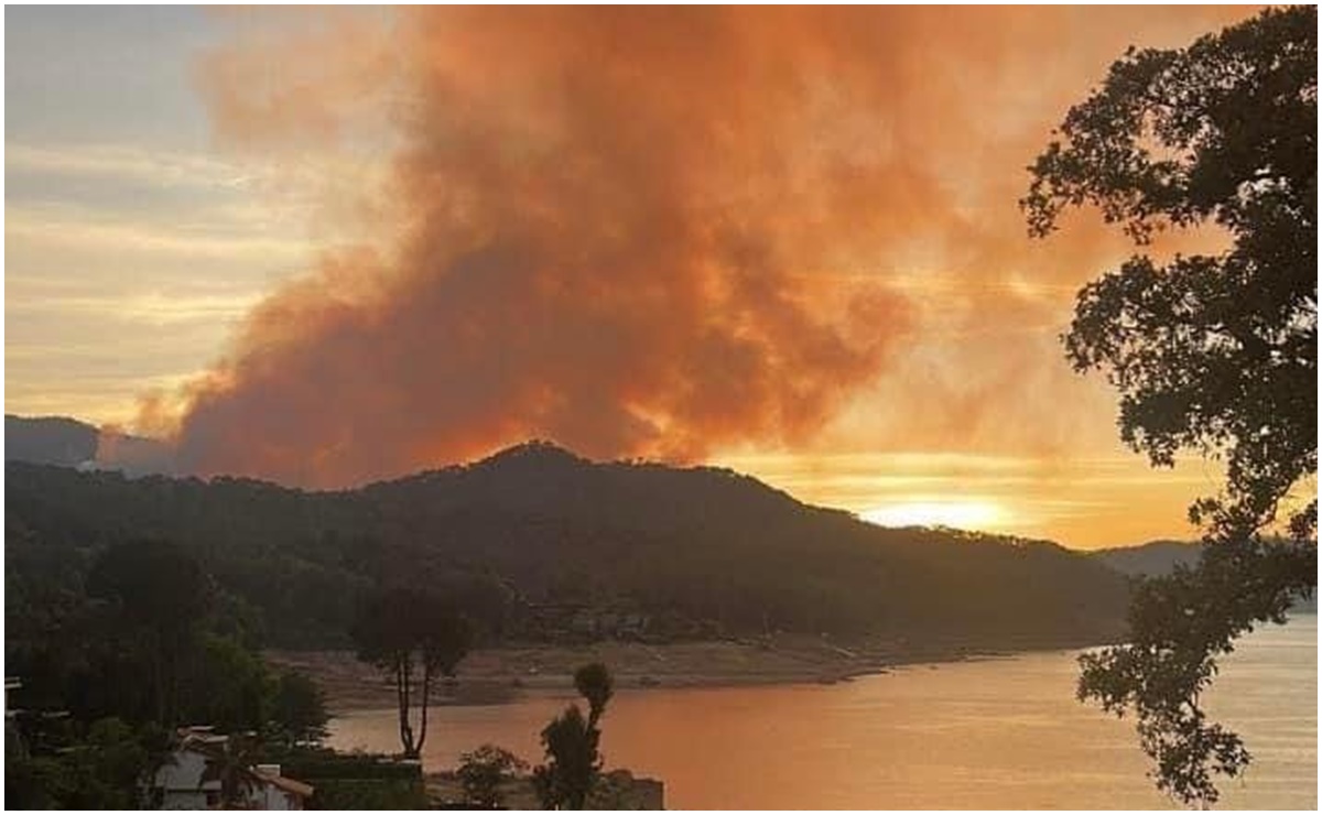 Brigadistas encapsulan incendio registrado en San Juan Atezcapan, municipio de Valle de Bravo