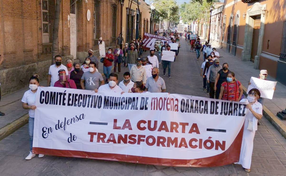 Simpatizantes de Morena realizan “Marcha en Defensa de AMLO” en Oaxaca