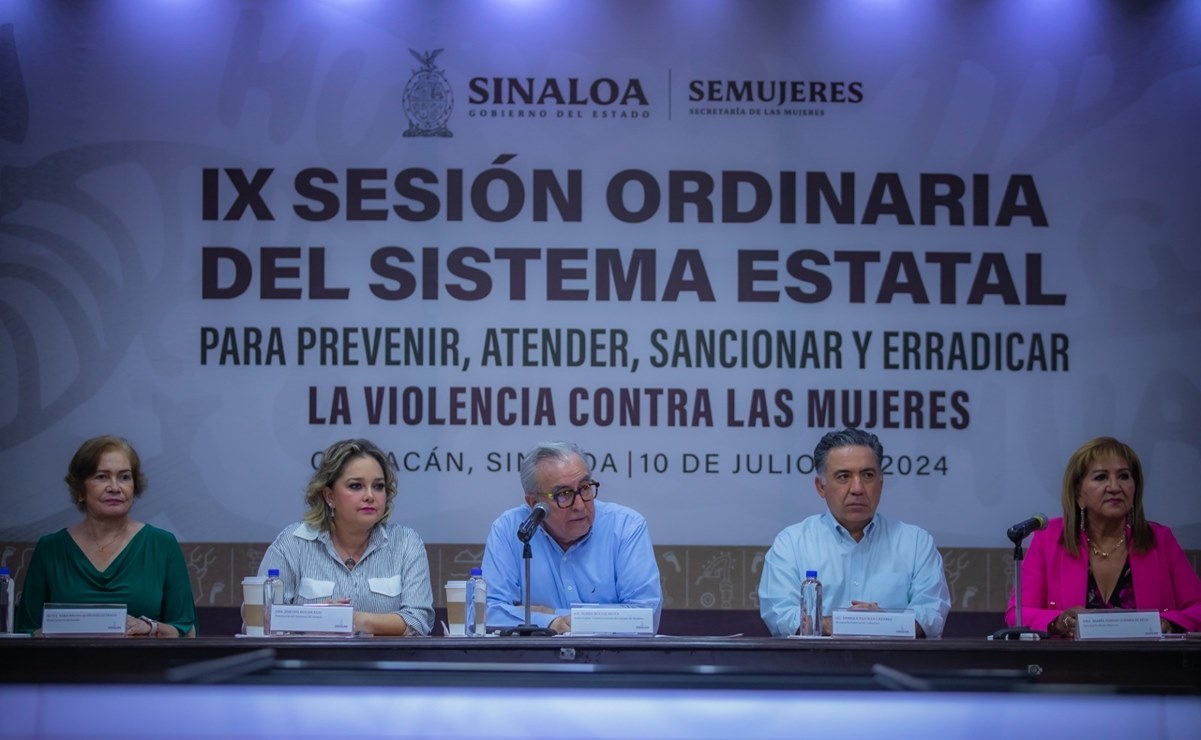 Rubén Rocha entrega apoyo económico a mujeres víctimas de violencia en Sinaloa
