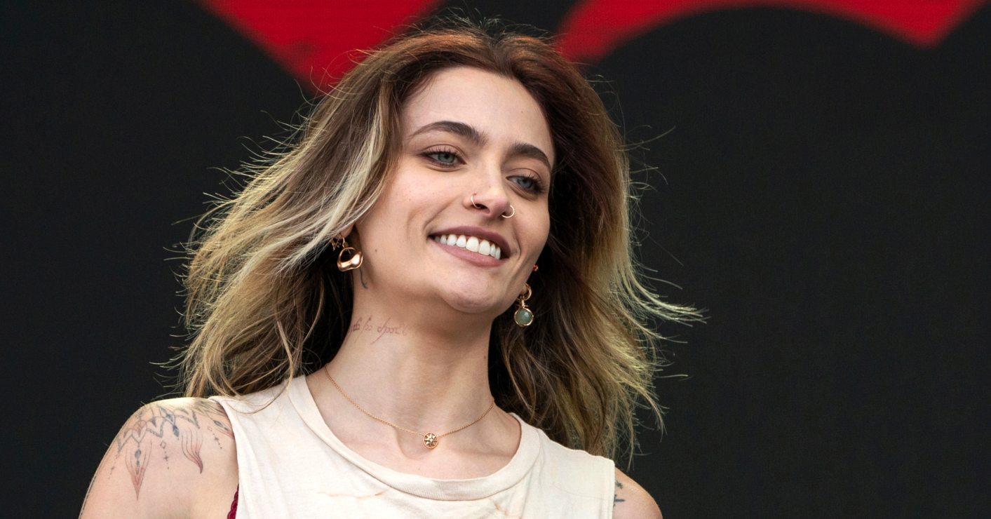 Paris Jackson presume festival de tatuajes vestida con top blanco