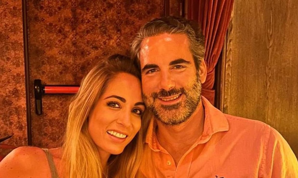 Paula Arango y Manuel Serrano Ortega presumen su bonito amor en España