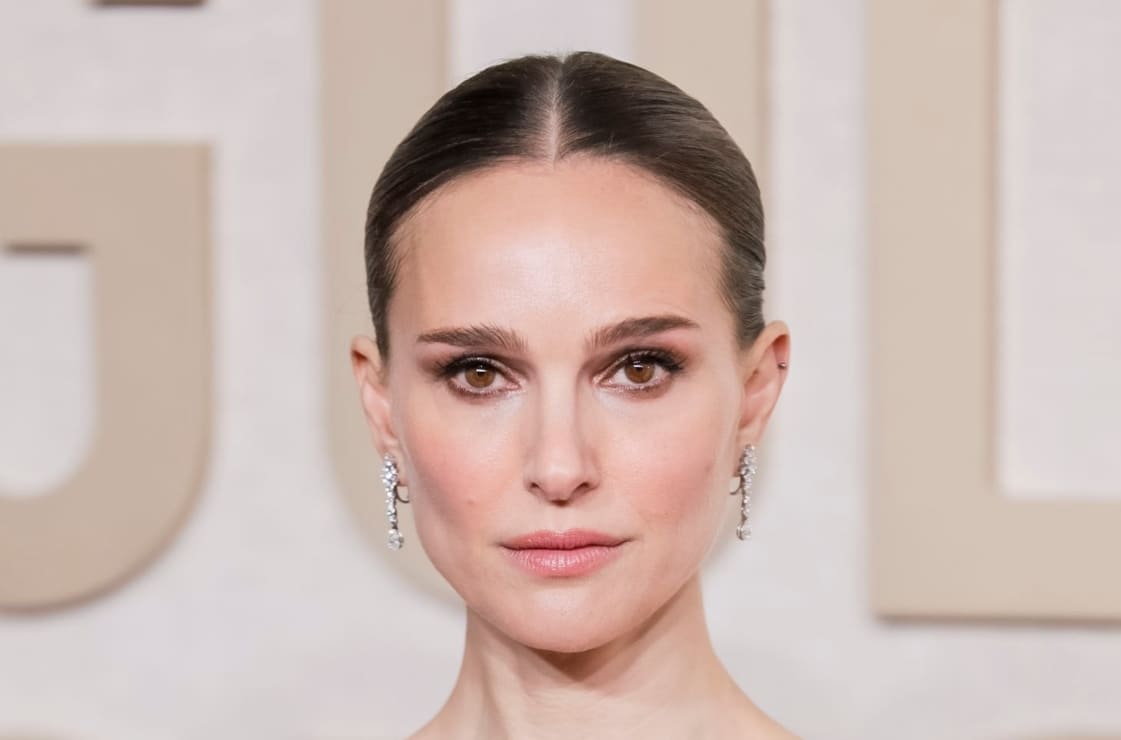 Natalie Portman se roba suspiros al lucir como princesa en los Golden Globes 2024